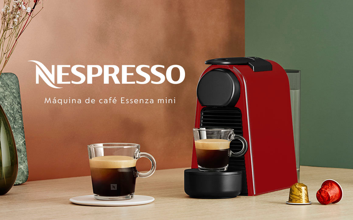 Cafetera Nespresso Essenza Mini Roja con Espumador de leche