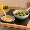 Set-Wok-28cm-y-Panquequera-Cemento-26cm-Bergner