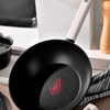 Wok_Aluminio_Forjado_Induccion_con_Tecnologia_Heat_Dot_Negro_con_Mango_Lines_26cm_Bergner_125469277