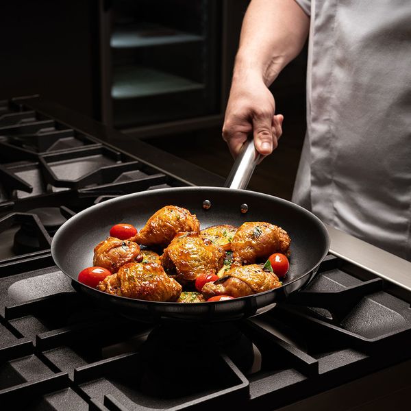 Sarten-Profesional-en-Acero-Inox-y-Antiadherente-30cm-Tramontina